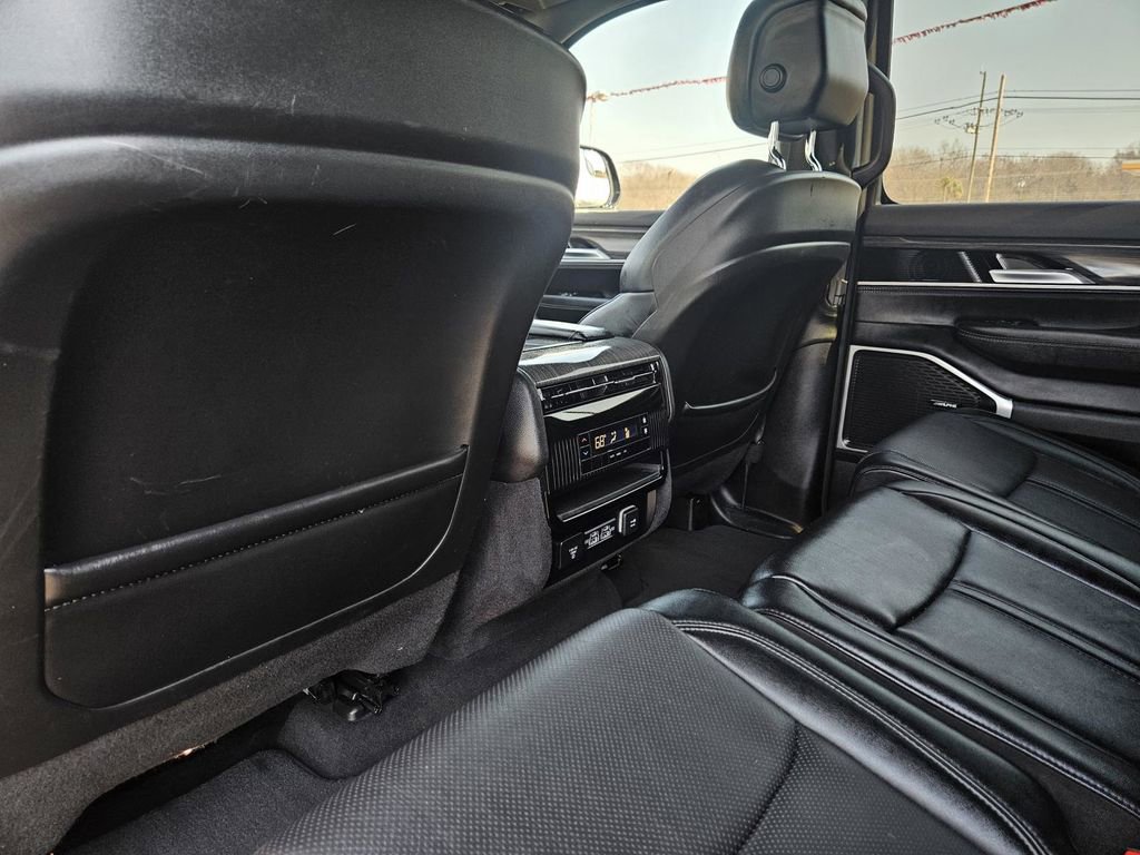 Used 2024 Jeep Wagoneer Series II w/ Flexible Seating Group image 29