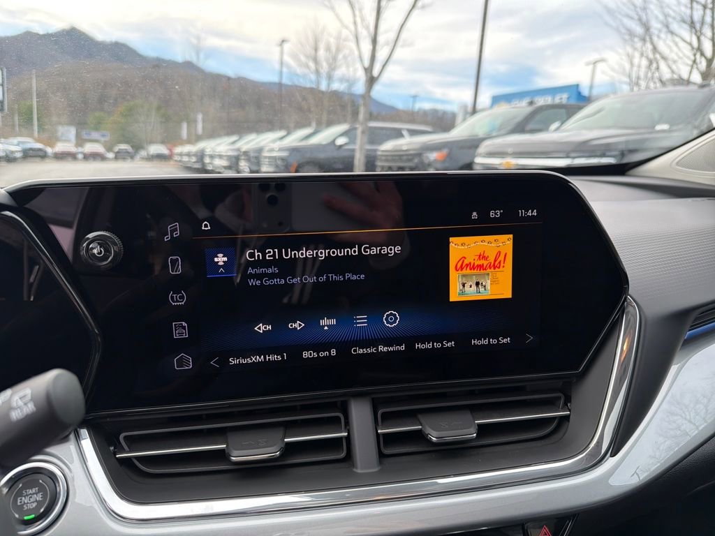 New 2025 Chevrolet Trax LT w/ Sunroof Package image 19