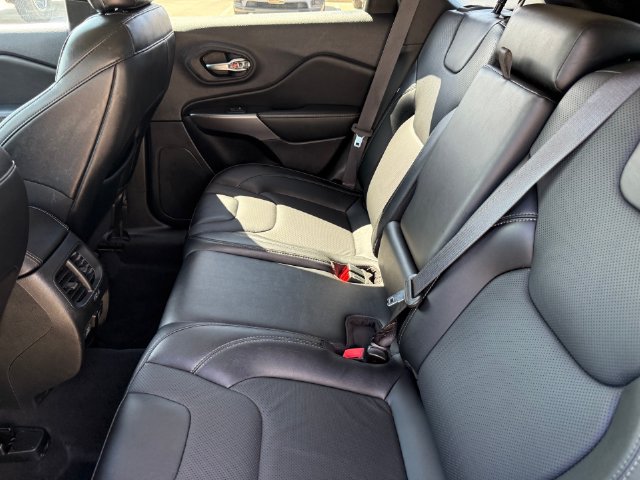 Used 2022 Jeep Cherokee Latitude Lux w/ Sun & Sound Group AWD/4WD image 26