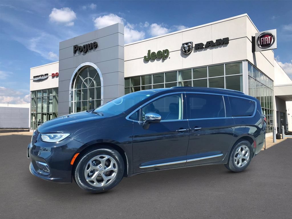 Used 2023 Chrysler Pacifica Limited FWD image 4