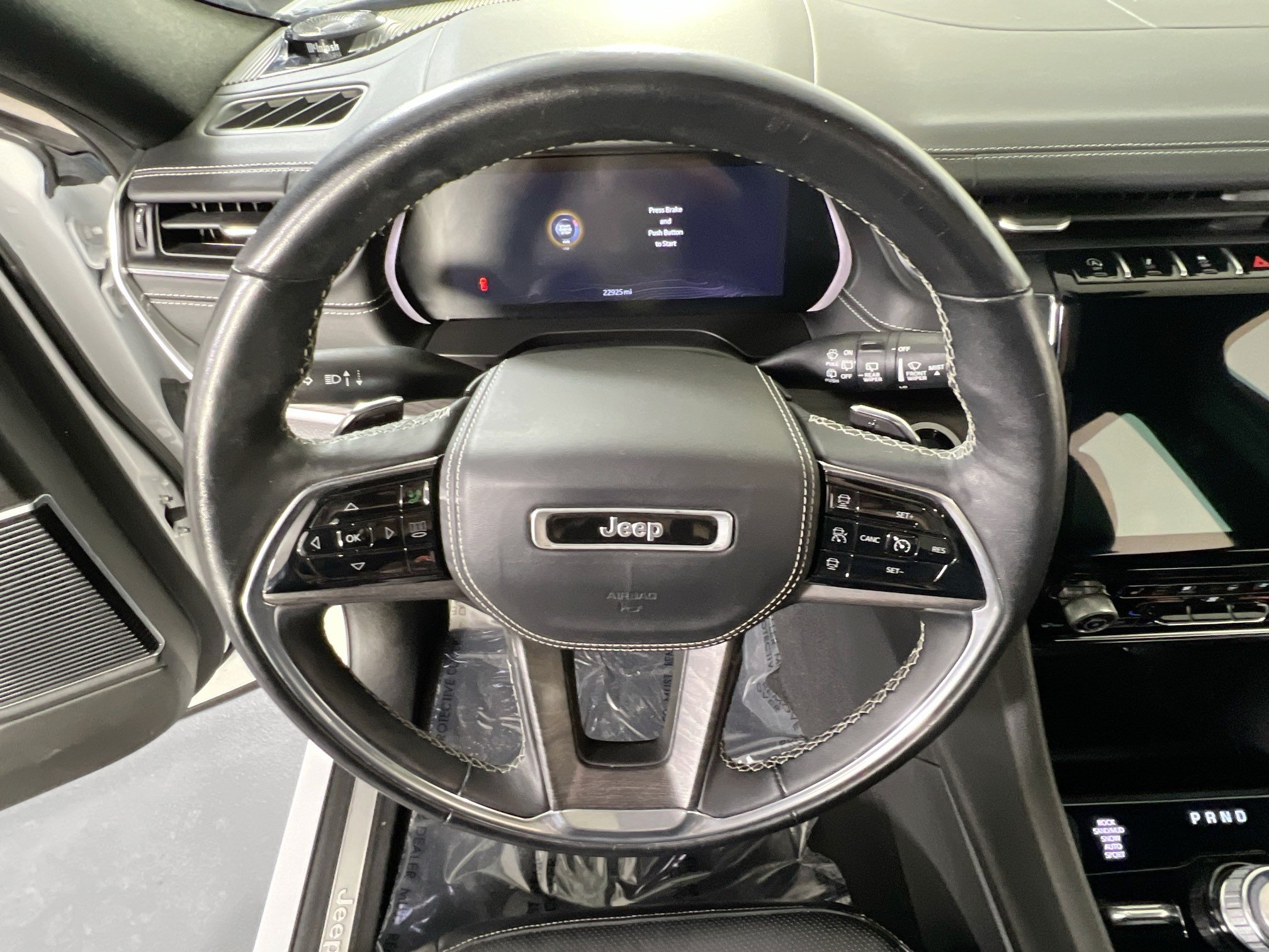 Used 2022 Jeep Grand Cherokee Overland AWD/4WD image 11