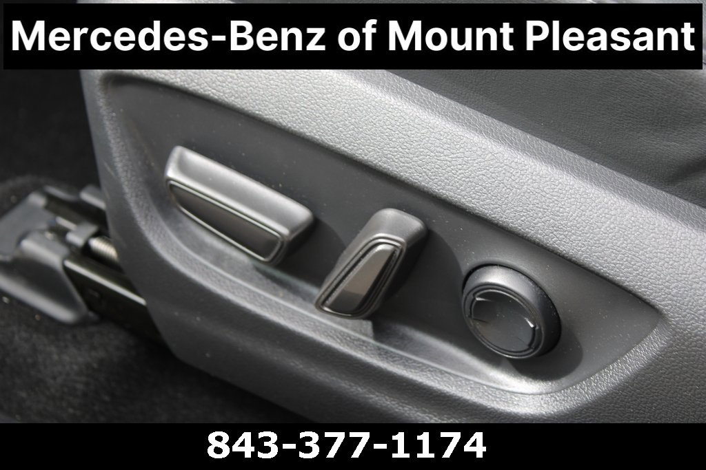 Used 2023 Toyota Crown Limited image 21