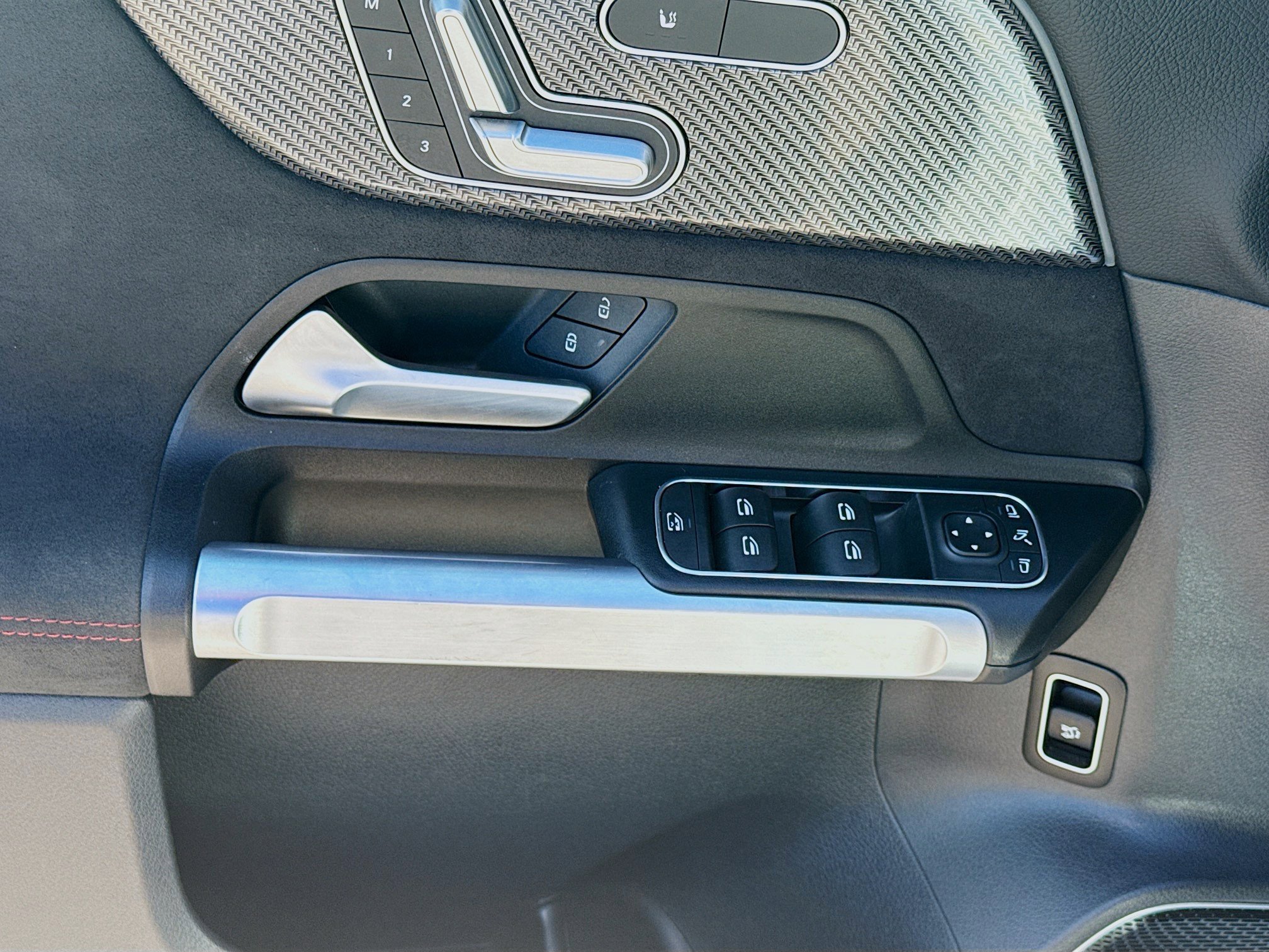 Used 2025 Mercedes-Benz GLB 35 AMG 4MATIC image 14