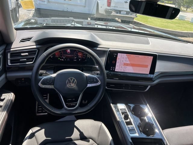 Used 2025 Volkswagen Atlas Peak Edition SE AWD/4WD image 27