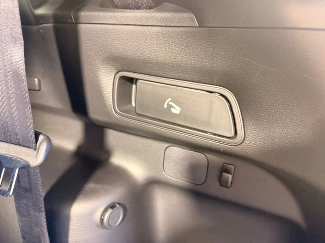 Used 2024 Mitsubishi Outlander ES image 11