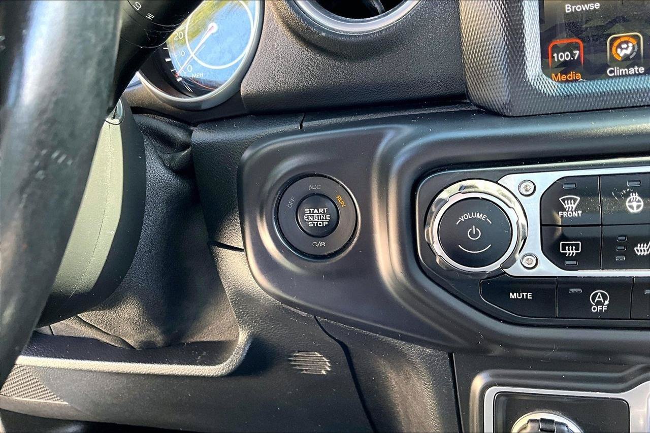 Used 2018 Jeep Wrangler Unlimited Sahara AWD/4WD image 36