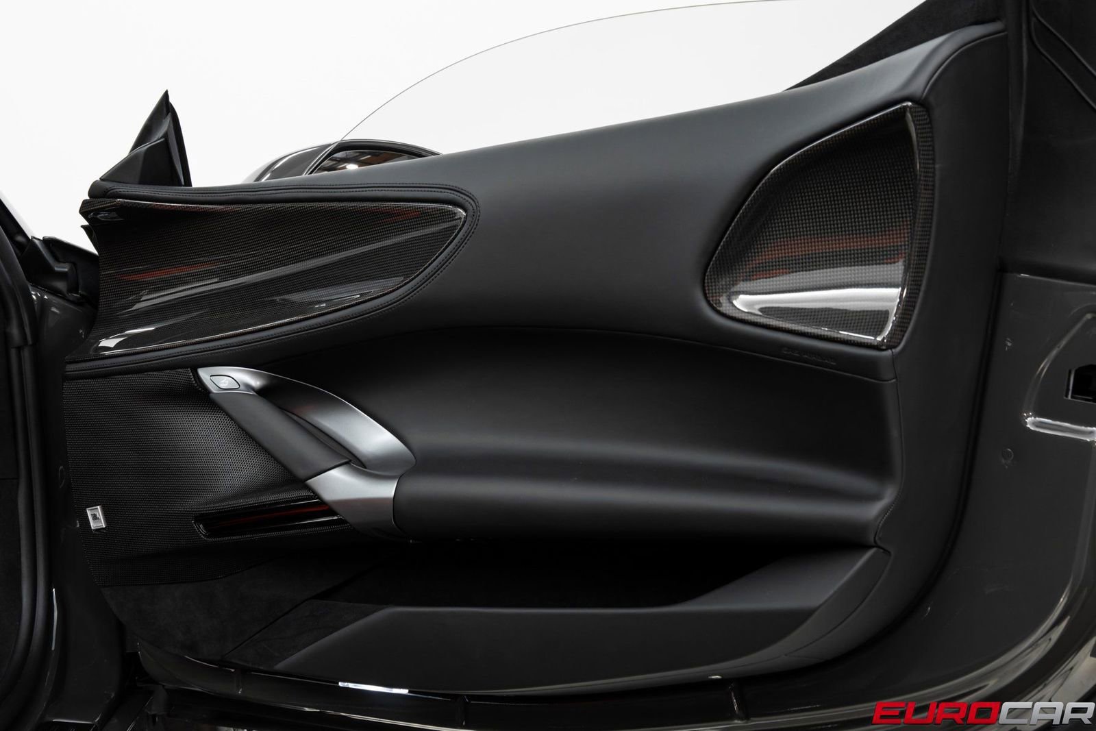 Used 2024 Ferrari SF90 Spider image 34