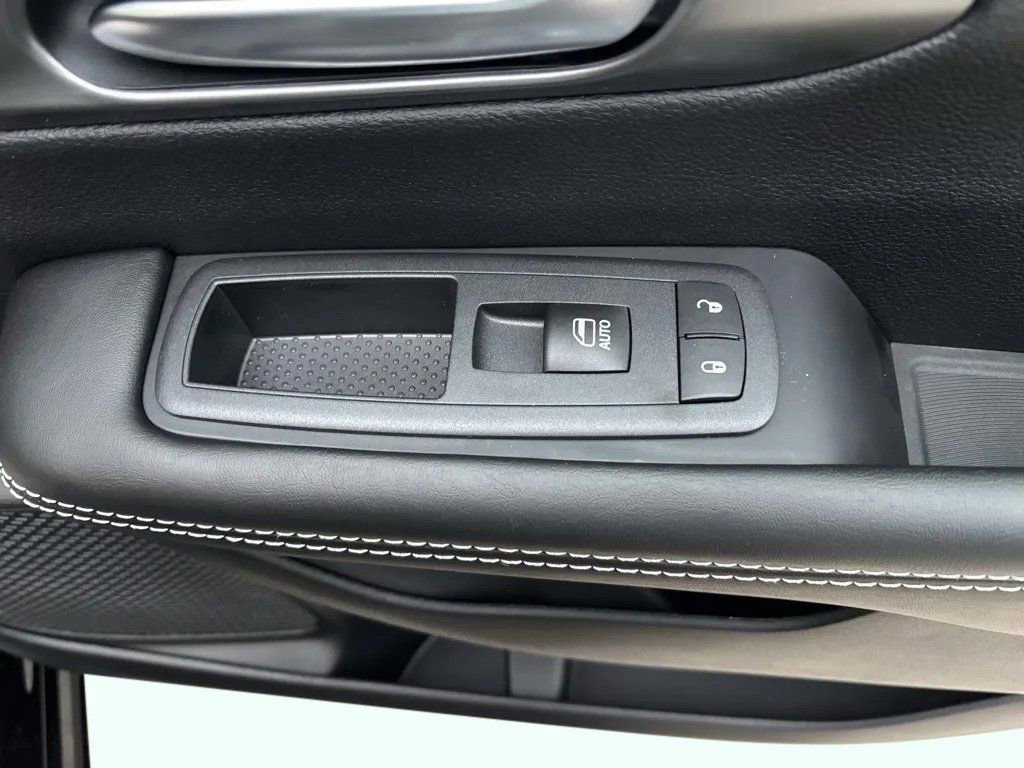 New 2026 Chrysler Pacifica Select w/ S Appearance Package AWD/4WD image 29