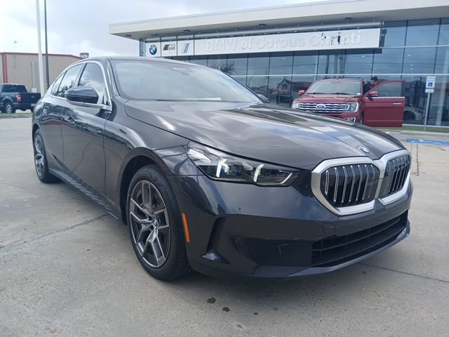 New 2026 BMW 530i RWD image 1
