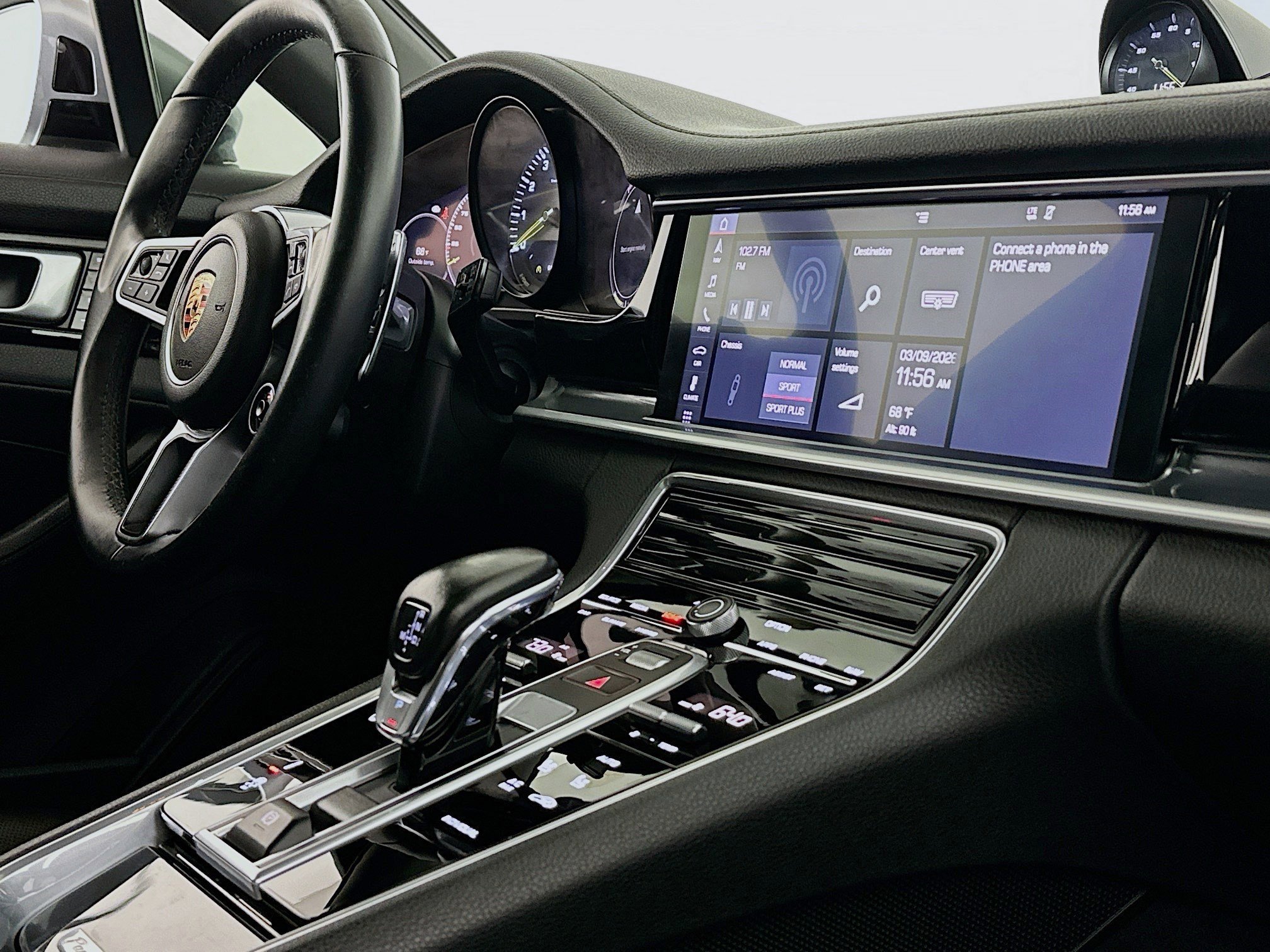 Used 2018 Porsche Panamera 4 image 29