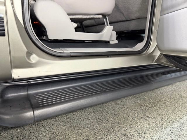 Used 1999 Chevrolet Suburban 2WD image 26