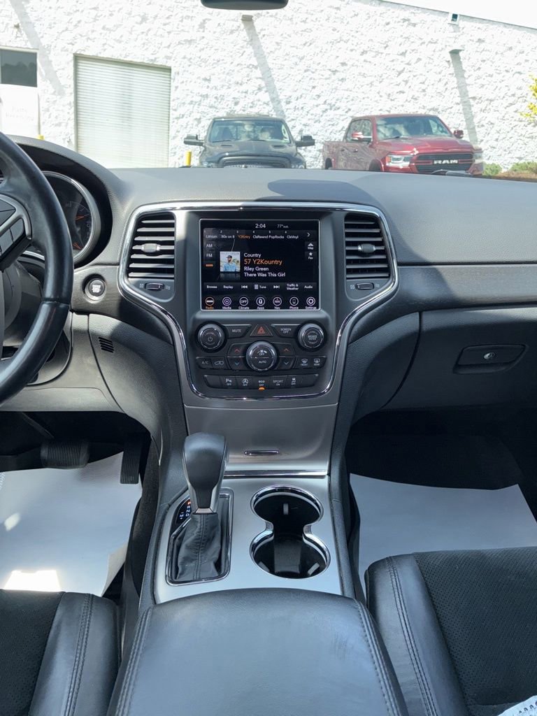 Used 2018 Jeep Grand Cherokee Altitude AWD/4WD image 12