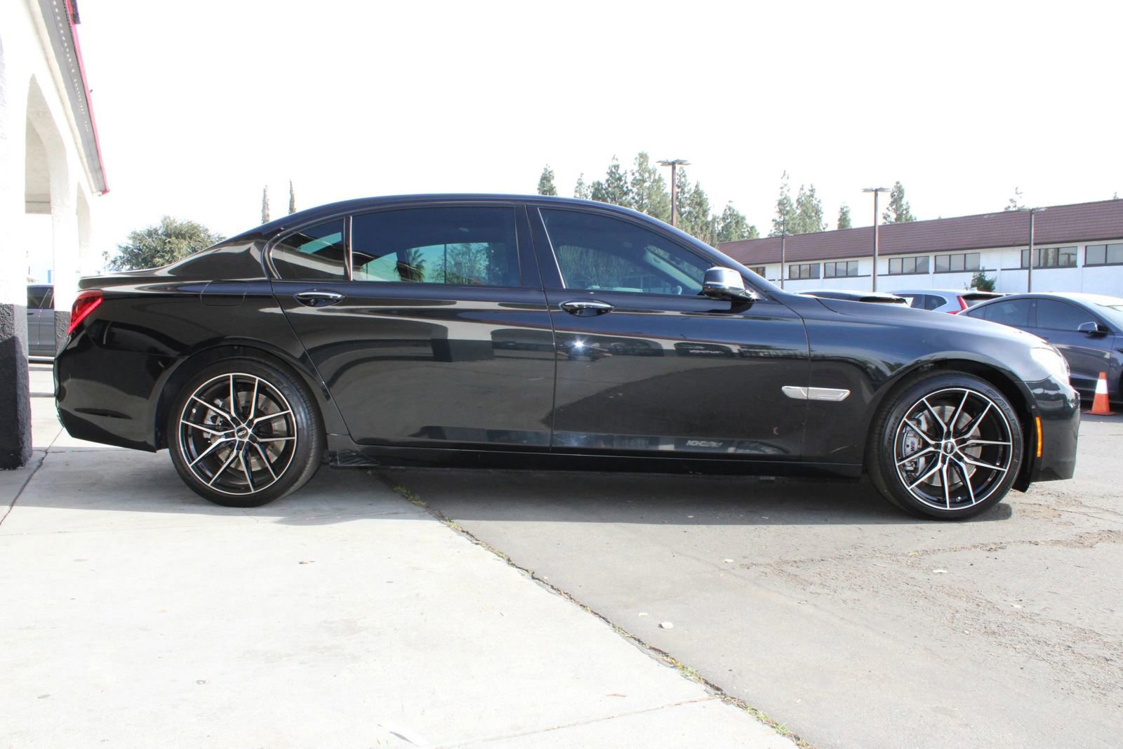 Used 2015 BMW 750Li image 8