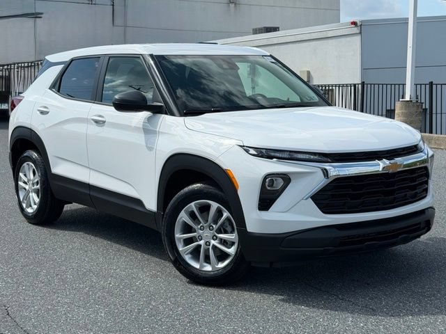 New 2026 Chevrolet TrailBlazer LS w/ LS Convenience Package AWD/4WD image 1