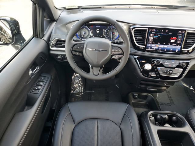 New 2026 Chrysler Pacifica Select image 17