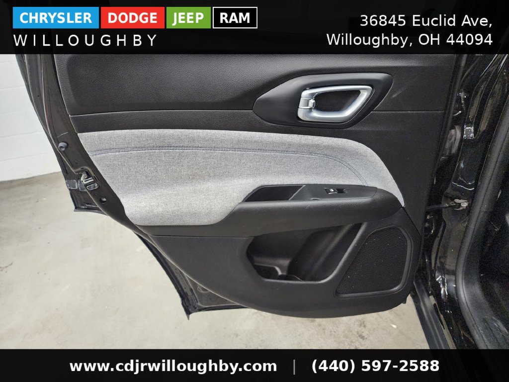 Used 2024 Jeep Compass Latitude AWD/4WD image 23