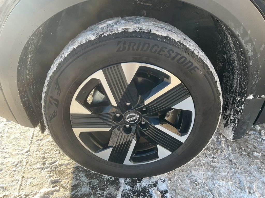 Used 2025 Nissan Kicks SR image 9