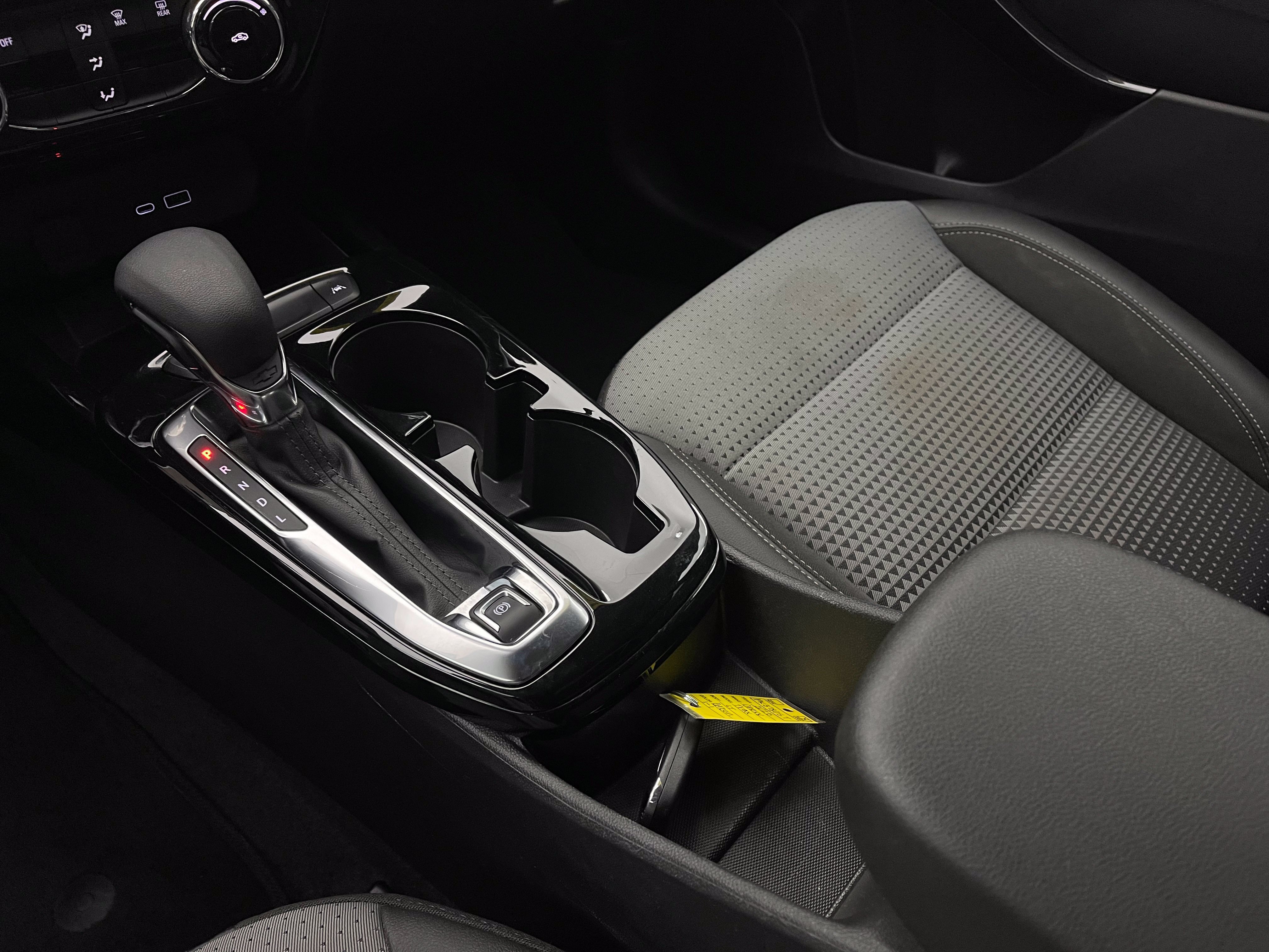 Used 2025 Chevrolet Trax LT FWD image 26