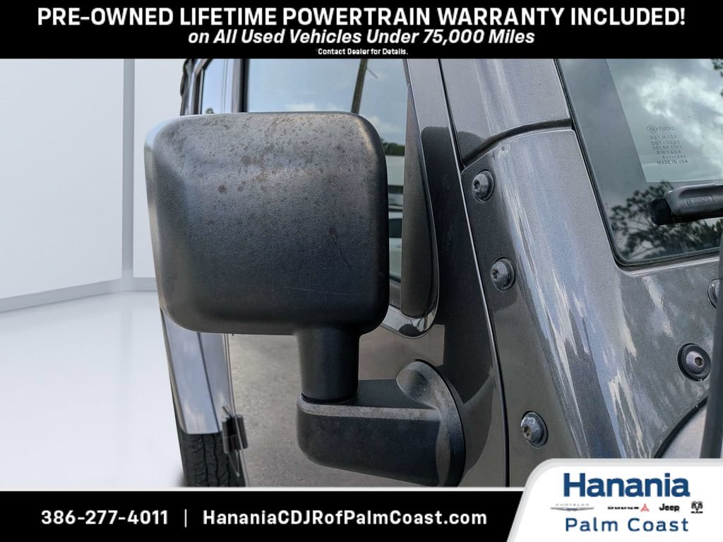 Used 2017 Jeep Wrangler Unlimited Sahara w/ Connectivity Group AWD/4WD image 11