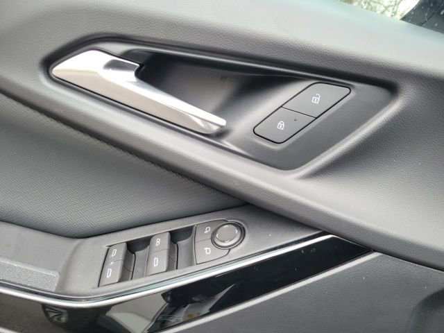 Used 2025 Chevrolet Equinox LT w/ Safety and Technology Package FWD image 30