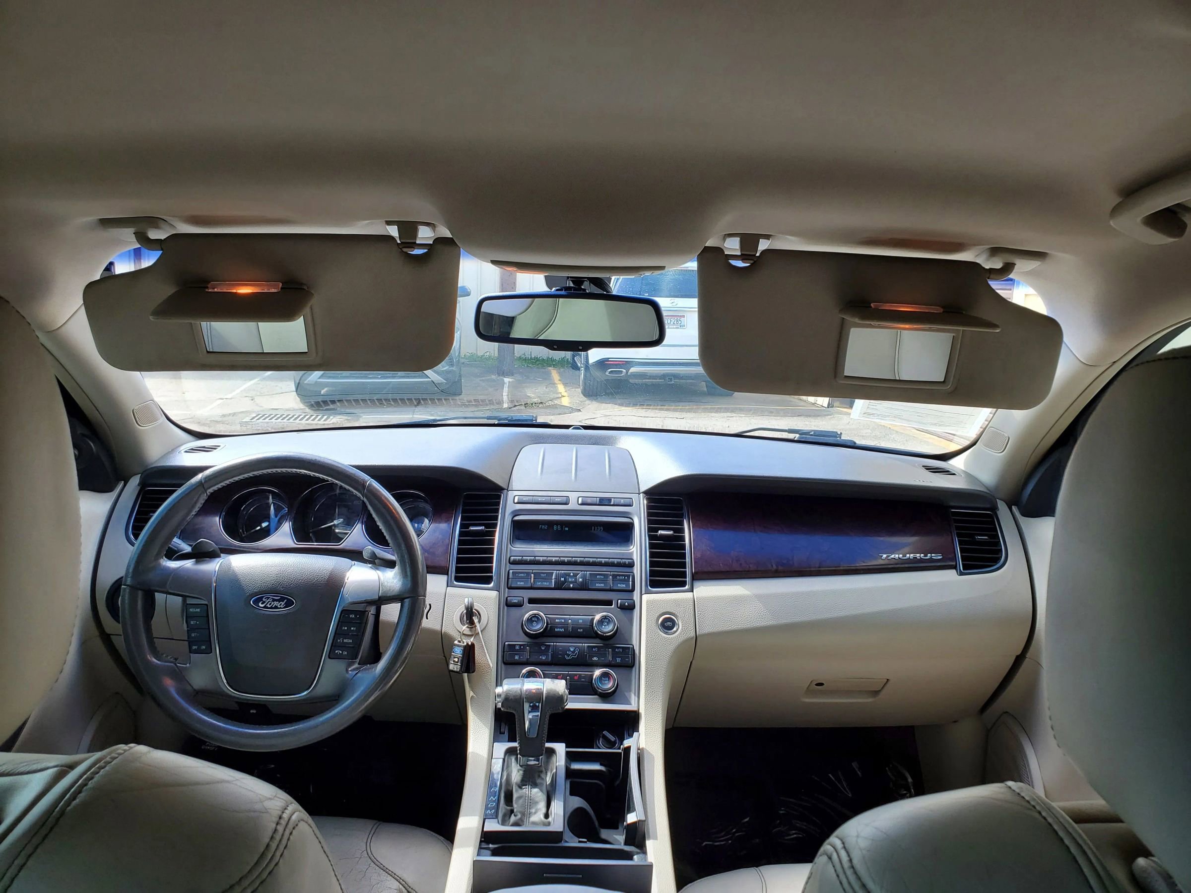 Used 2010 Ford Taurus SEL FWD image 36