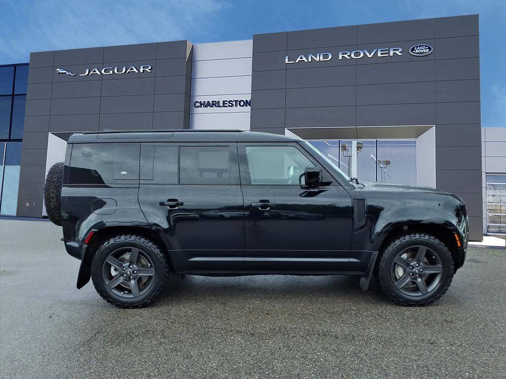 Used 2024 Land Rover Defender 110 X-Dynamic SE AWD/4WD image 6