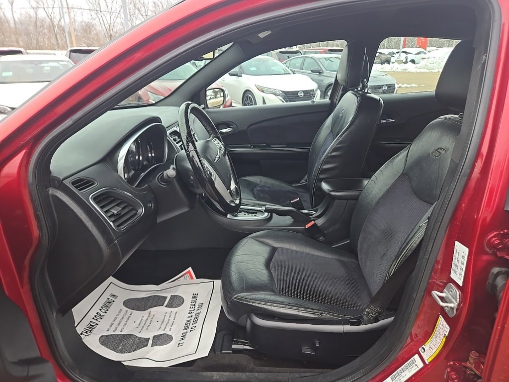 Used 2011 Chrysler 200 S image 9