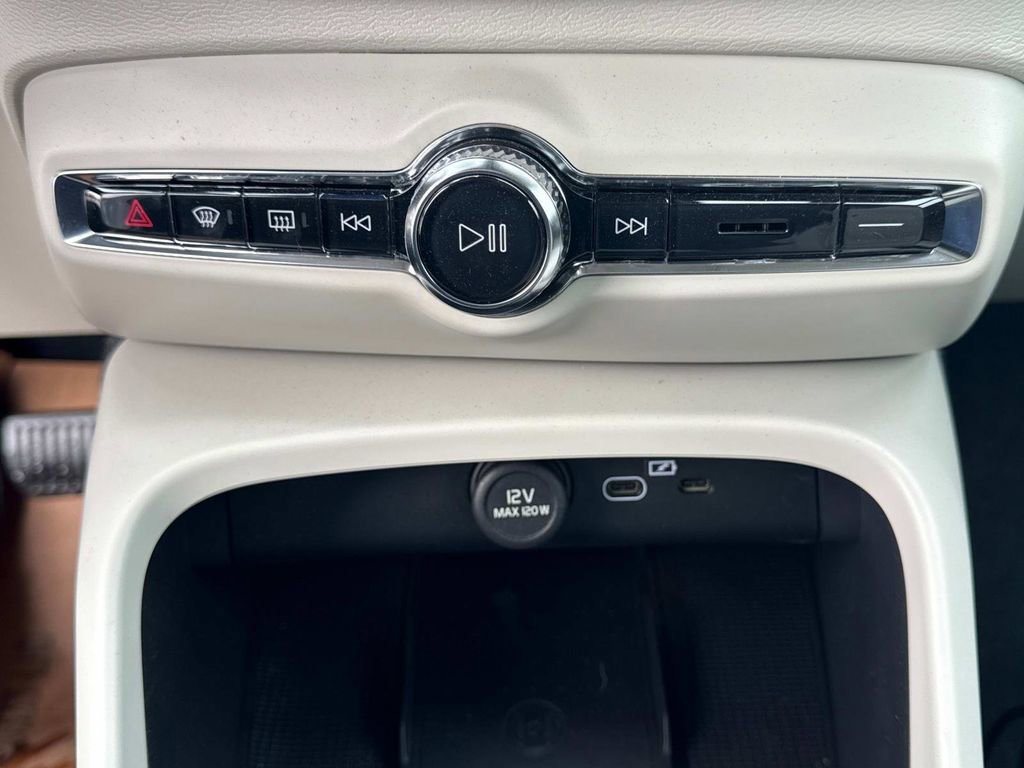 New 2026 Volvo XC40 B5 Ultra w/ Climate Package AWD/4WD image 25