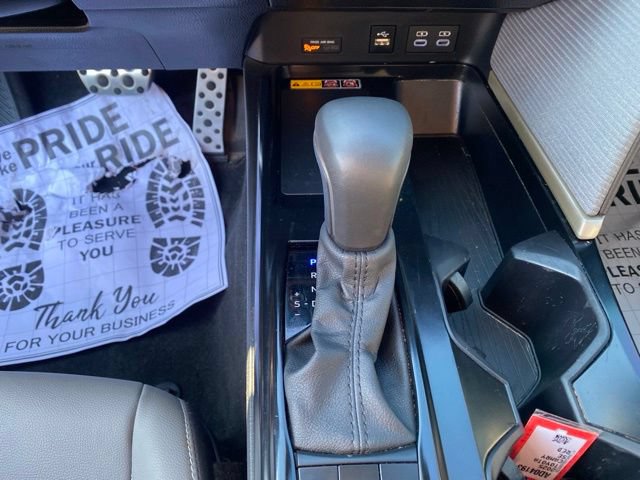 Used 2025 Toyota Camry SE FWD image 13