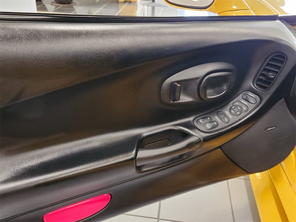 Used 2000 Chevrolet Corvette Convertible w/ Memory Pkg image 7