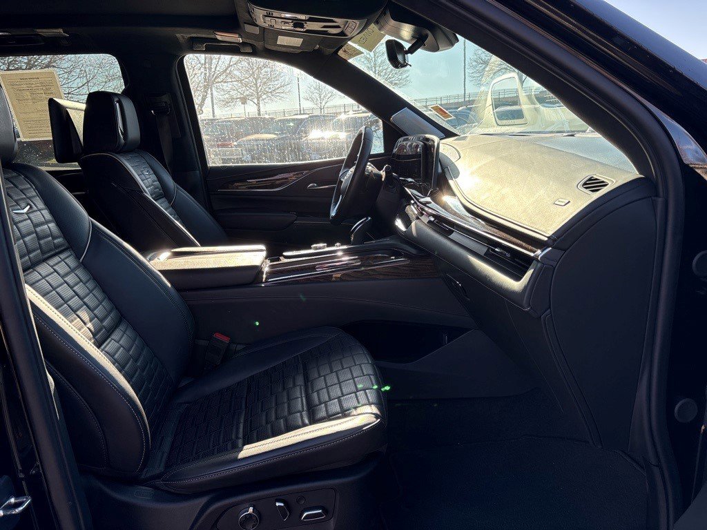 Certified 2023 Cadillac Escalade Premium Luxury Platinum image 20