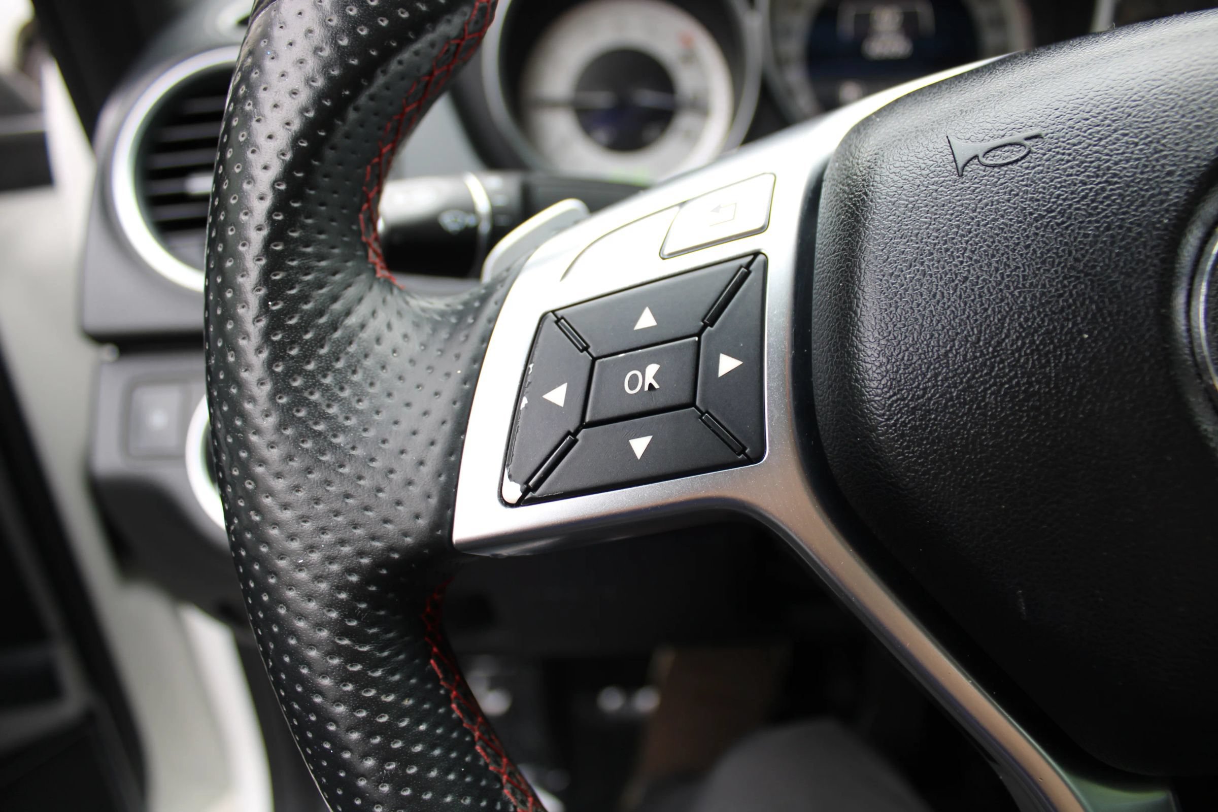 Used 2015 Mercedes-Benz C 250 Coupe w/ Sport Package image 9