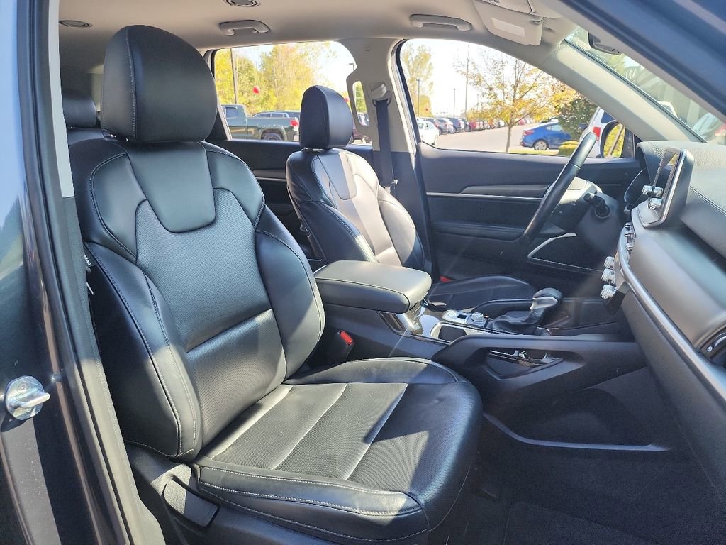 Used 2021 Kia Telluride LX image 40