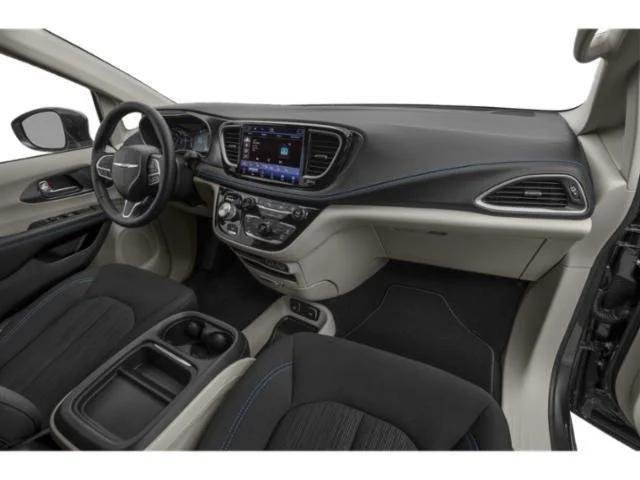 Used 2022 Chrysler Pacifica Touring-L w/ Uconnect Theater Family Group AWD/4WD image 15