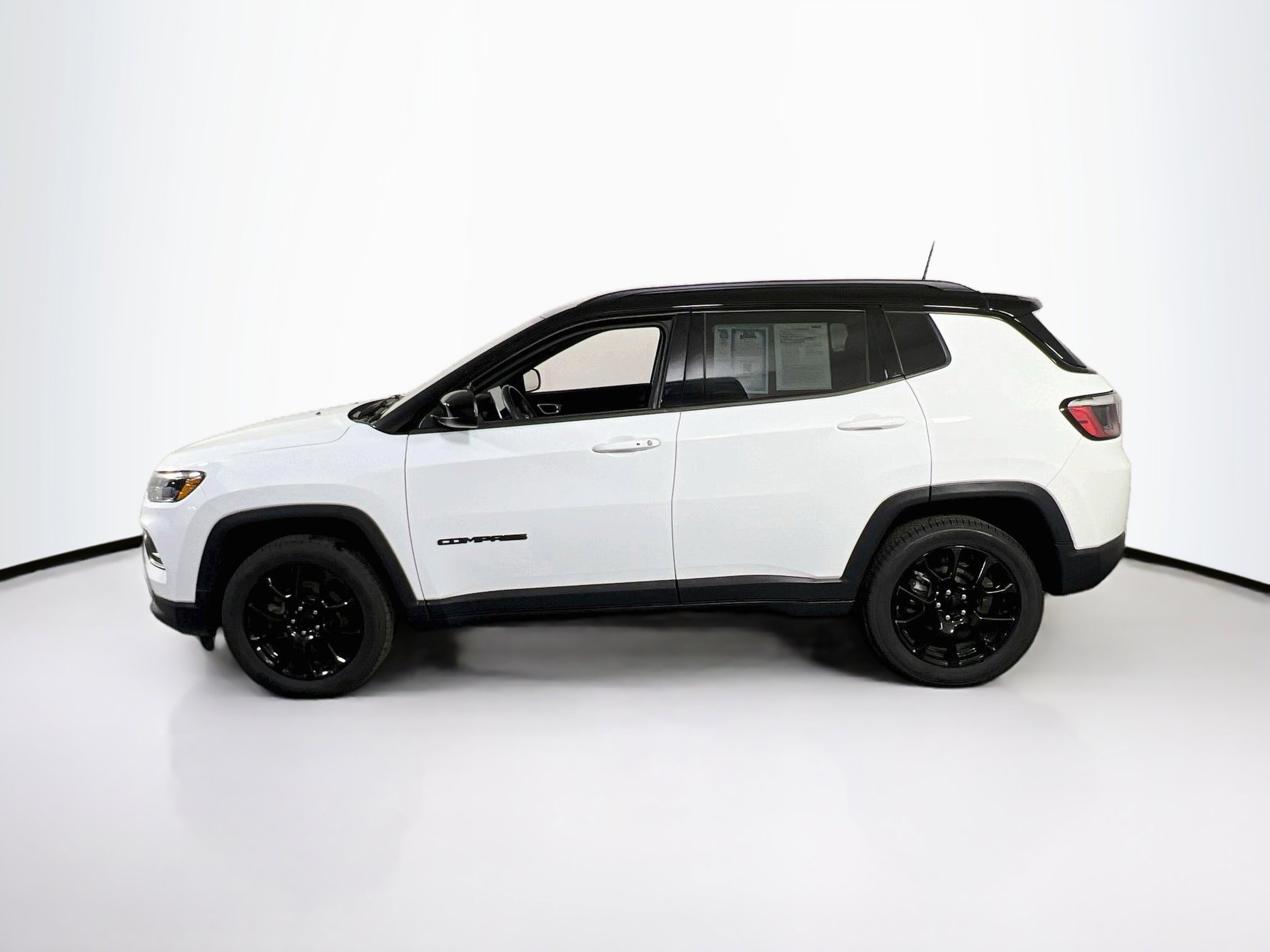 Used 2022 Jeep Compass Latitude w/ Sun and Sound Group AWD/4WD image 8