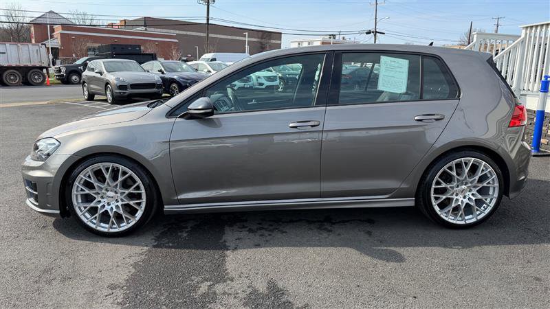 Used 2017 Volkswagen Golf R image 3