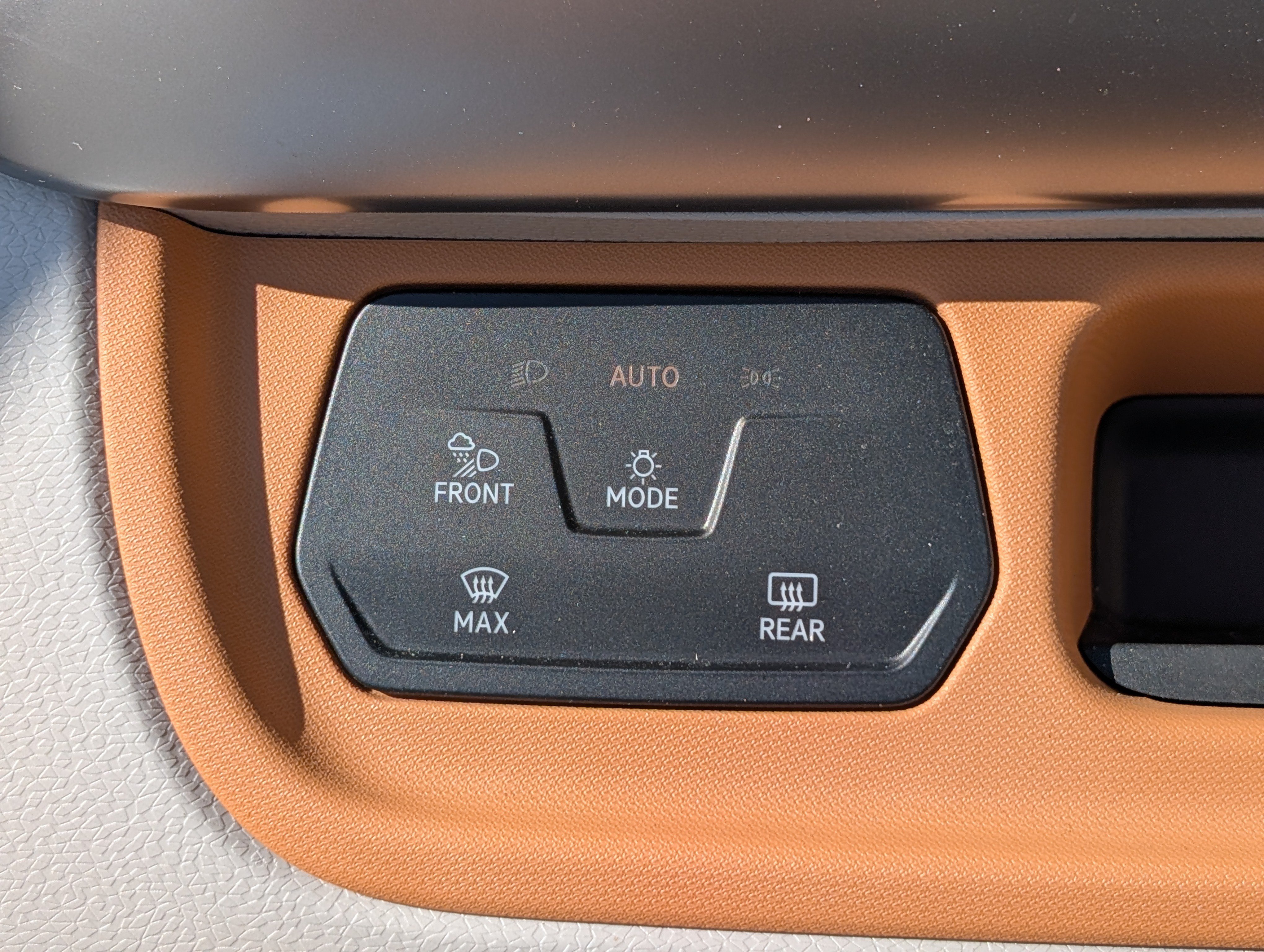 Used 2025 Volkswagen ID. Buzz 1st Edition AWD/4WD image 25