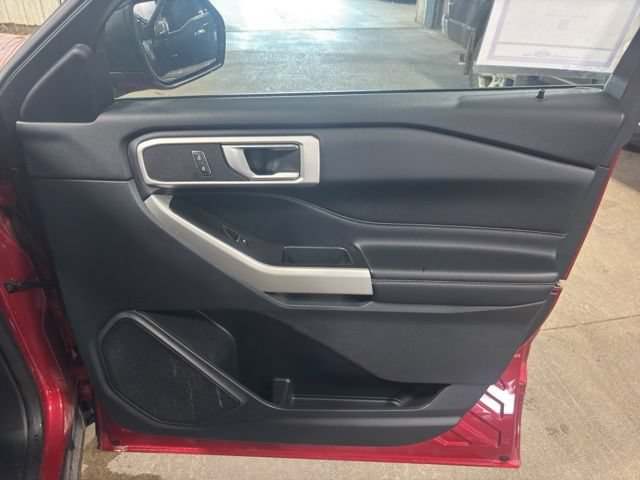 Used 2021 Ford Explorer XLT w/ Equipment Group 202A AWD/4WD image 24
