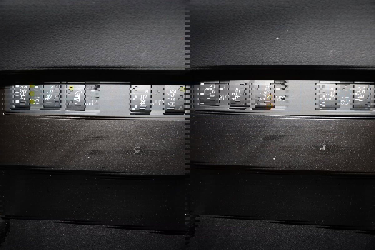 Used 2025 Lexus ES 300h F Sport w/ Accessory Package (Z1) image 8