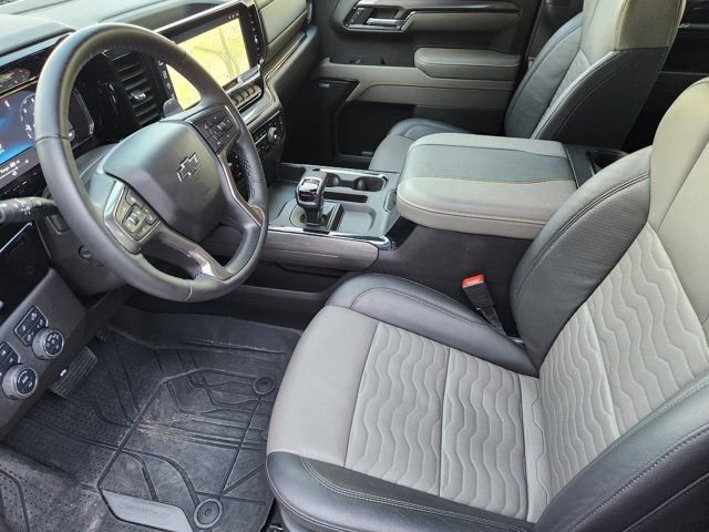Used 2025 Chevrolet Silverado 1500 ZR2 w/ Technology Package image 4