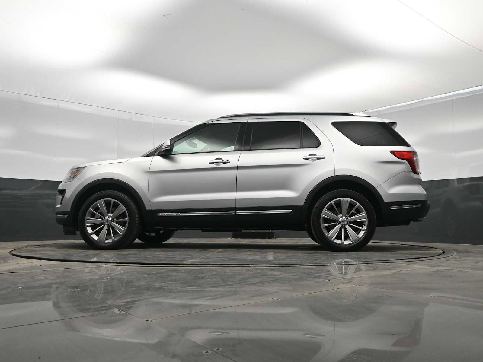 Used 2018 Ford Explorer Limited image 33