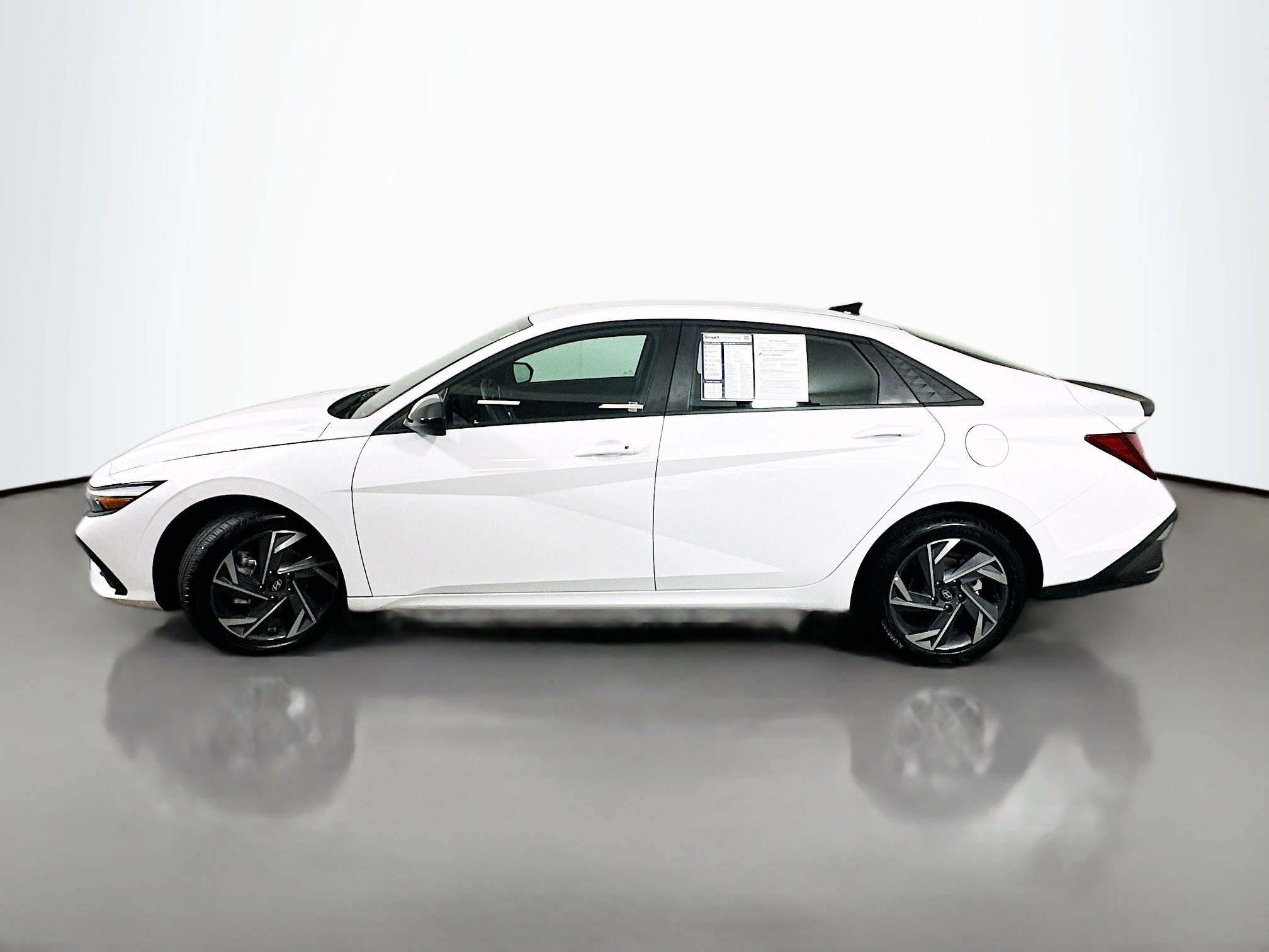 Used 2025 Hyundai Elantra Sport FWD image 4