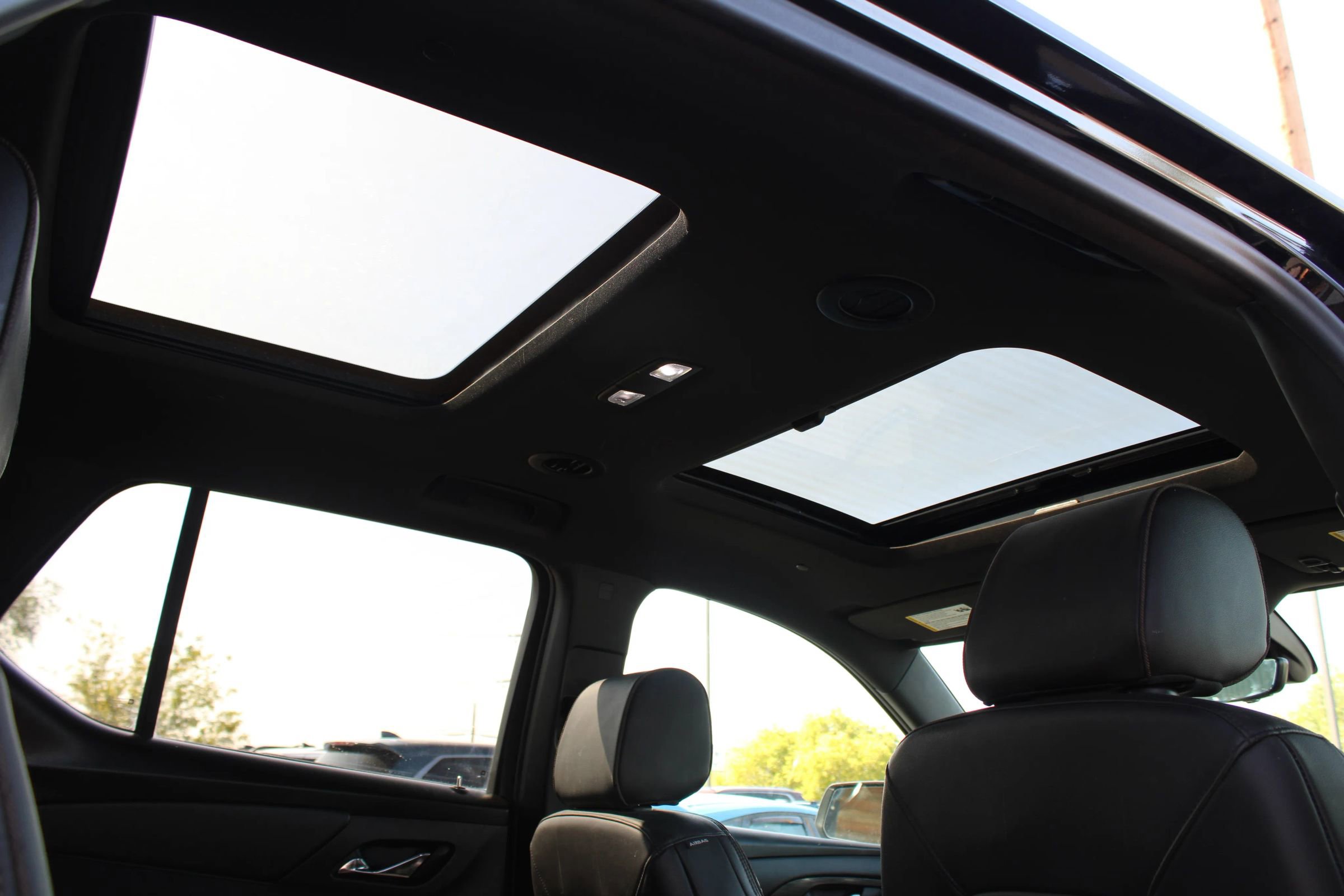 Used 2022 Chevrolet Traverse High Country image 28