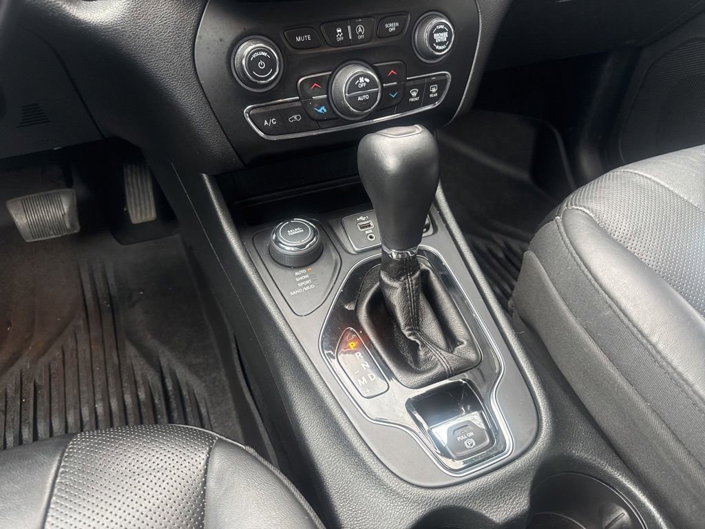 Used 2019 Jeep Cherokee Limited image 17