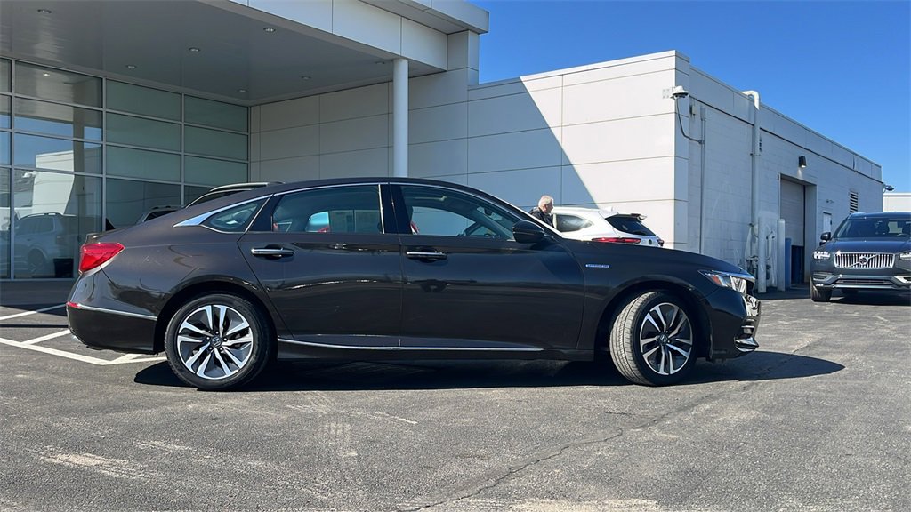 Used 2018 Honda Accord Touring image 2