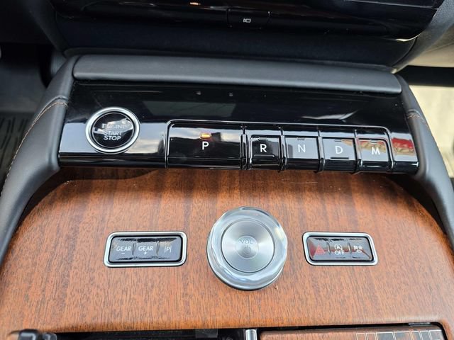 Certified 2025 Lincoln Navigator Black Label AWD/4WD image 13