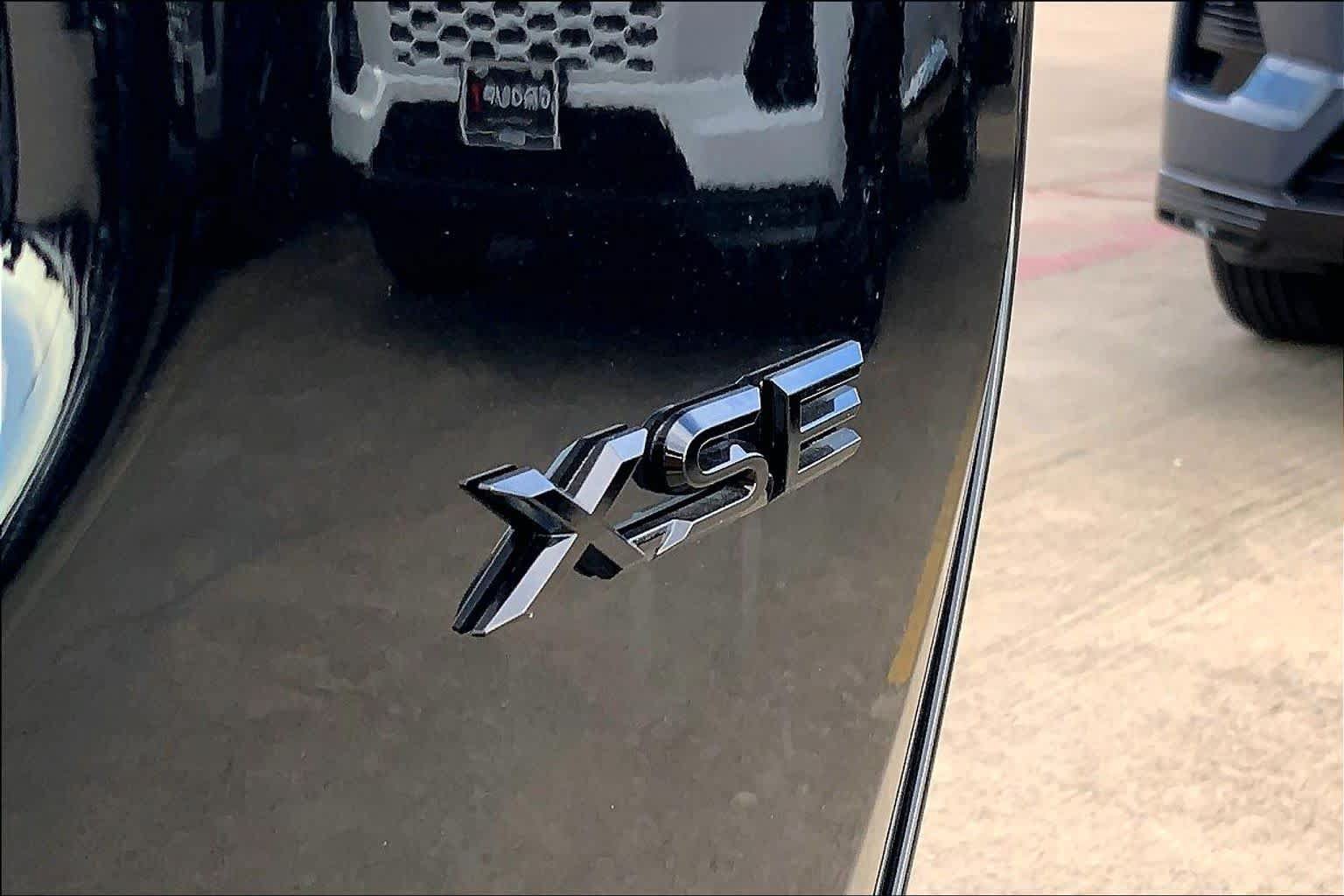 New 2026 Toyota RAV4 XSE w/ Panoramic Sun Roof Package AWD/4WD image 8