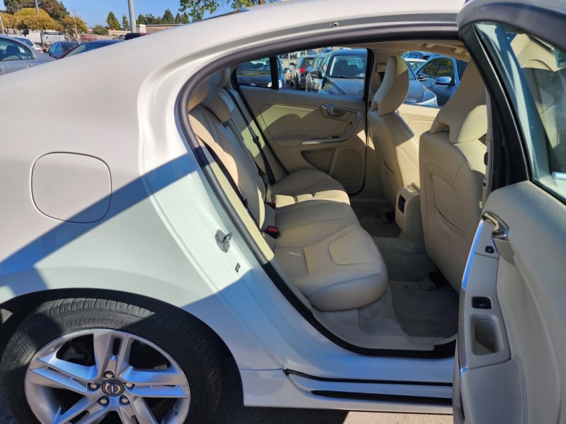 Used 2015 Volvo S60 T5 Premier image 16