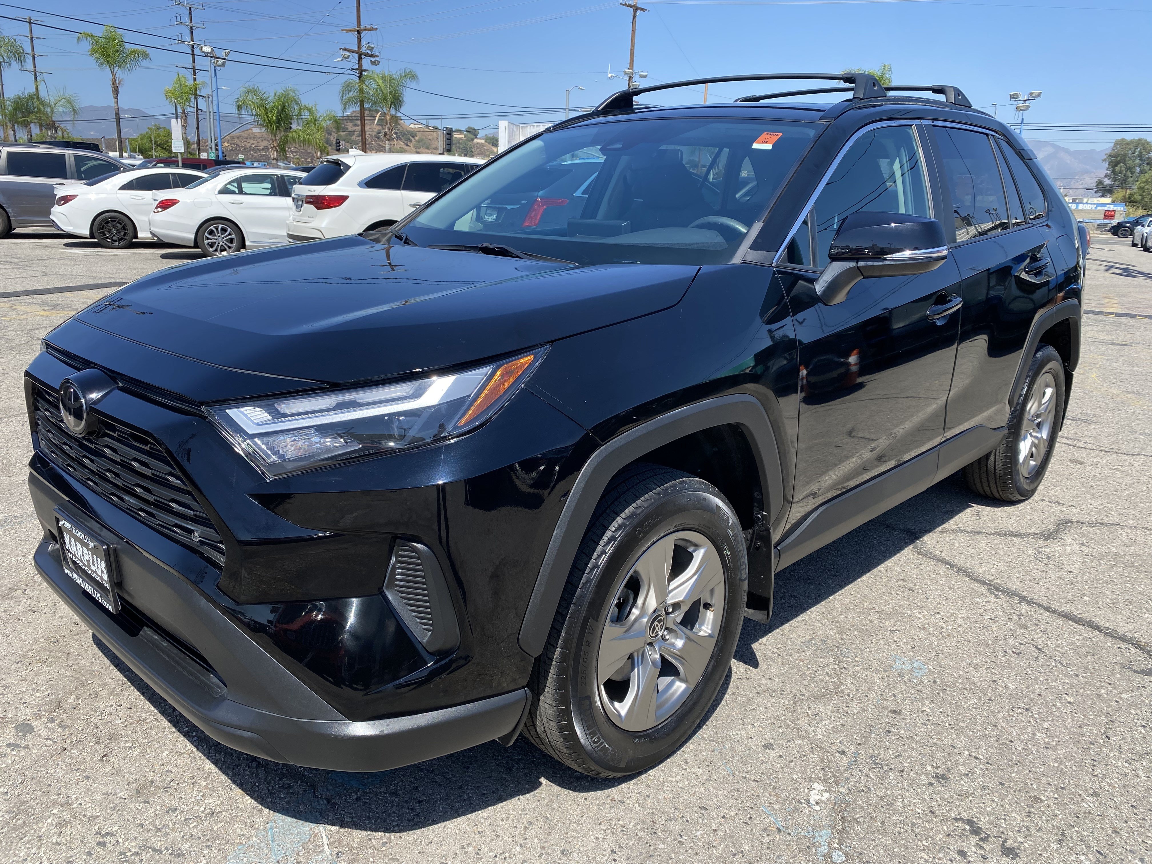 Used 2022 Toyota RAV4 XLE w/ Convenience Package FWD image 2