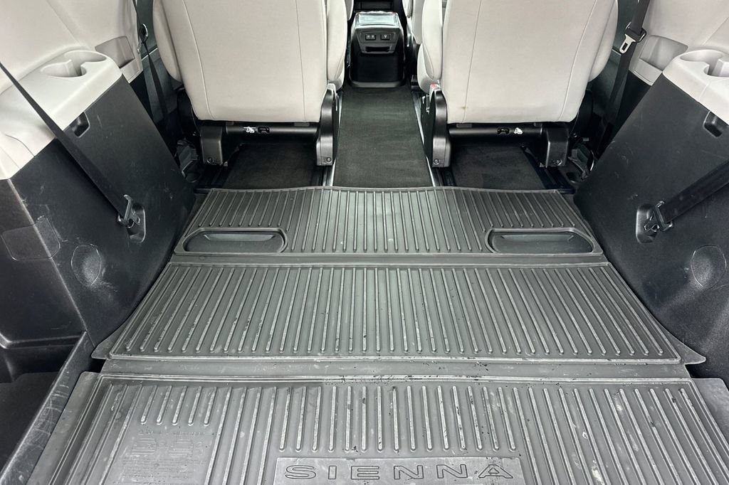 Used 2018 Toyota Sienna Limited AWD/4WD image 15